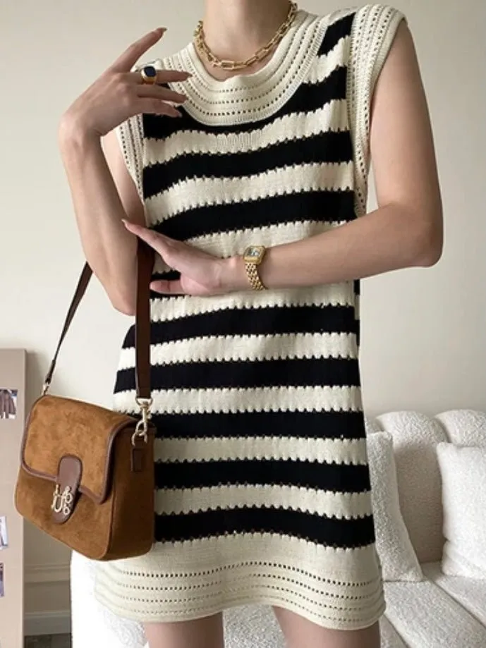 Beige and black striped knitted short dress