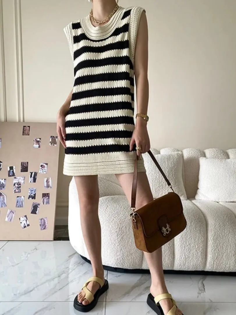 Beige and black striped knitted short dress